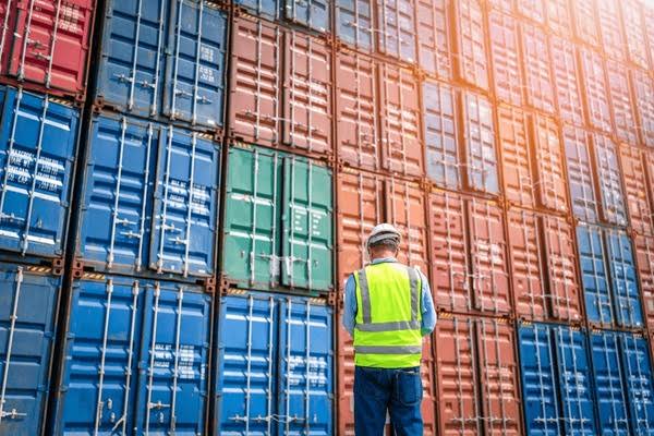 Container receiving in the yard